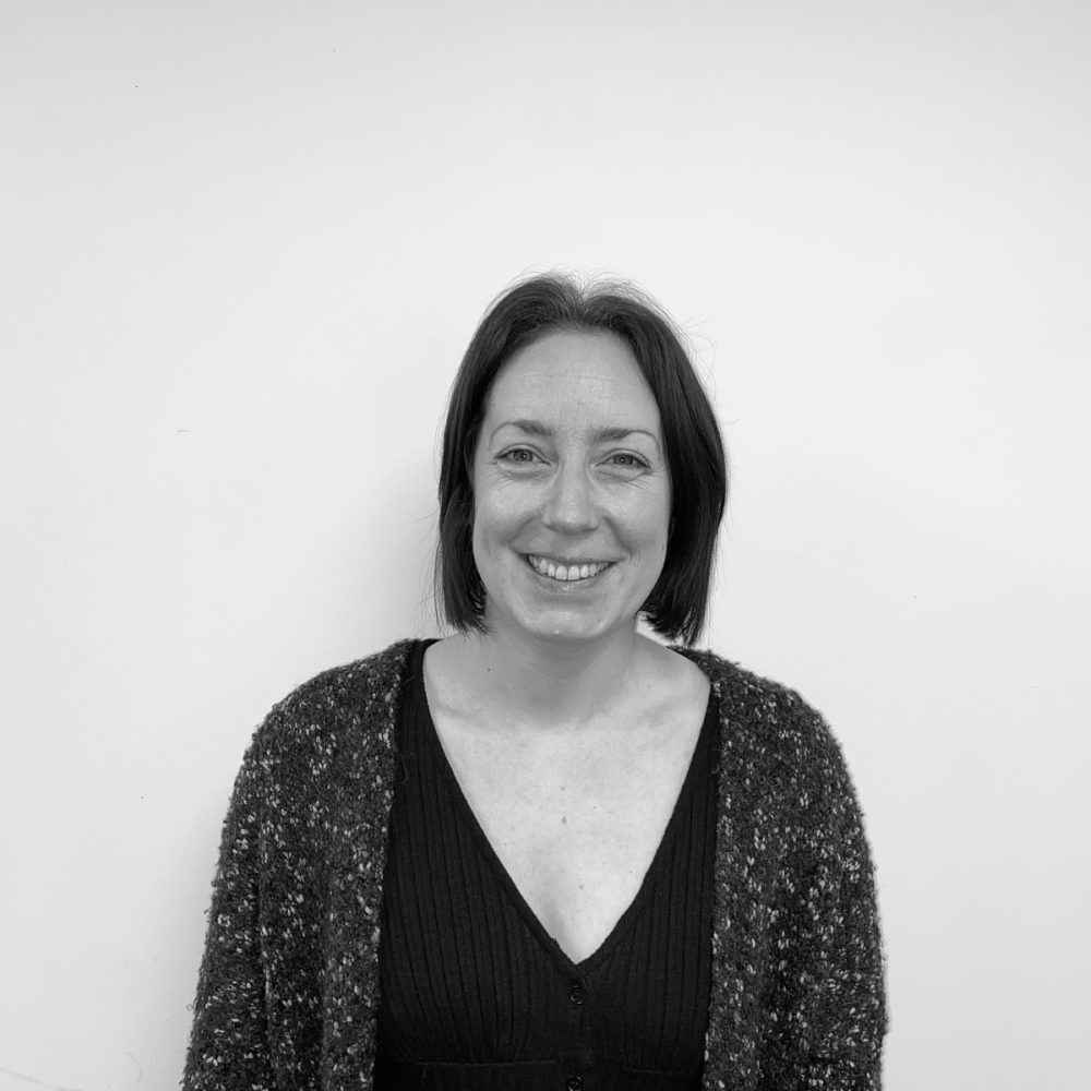 Headshot of Dr Carly Benefer